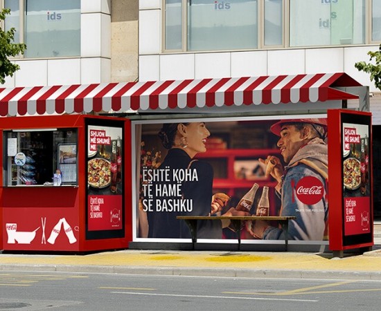 Fushata Coke and Meals e Coca-Cola i jep një pamje të re stacioneve të autobuzëve në Tiranë